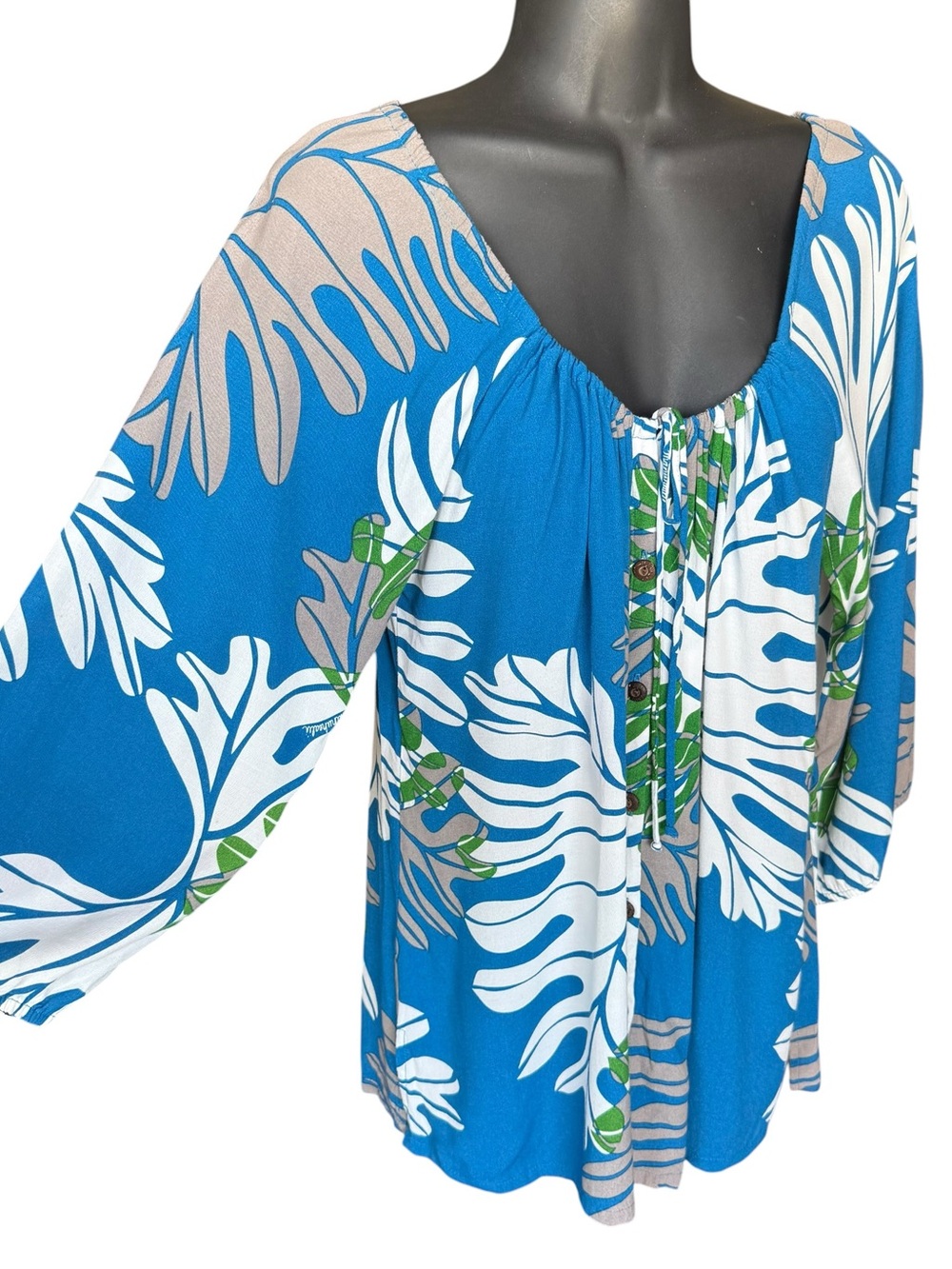 Manuhealii women’s blouse top button front 3/4 sleeve fits medium - Picture 3 of 8
